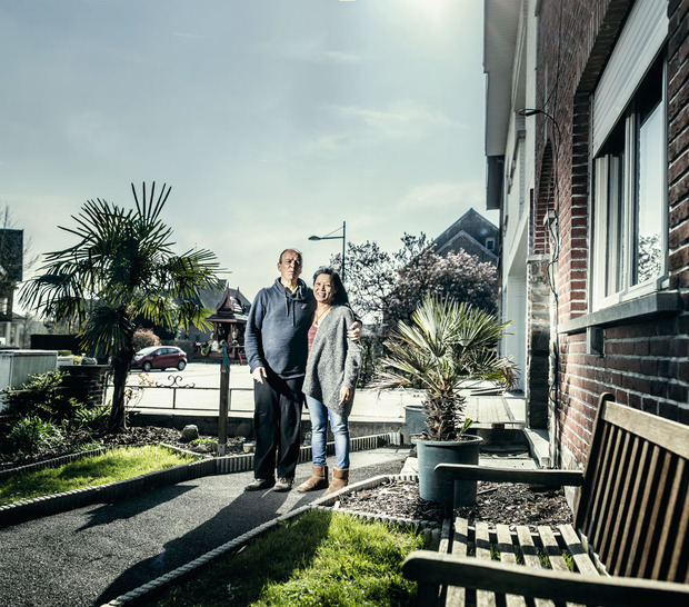 Gunther,  op wiens schouw een buste van Adolf Hitler staat, met zijn vrouw: 'Nee! De straatnaam moet blijven. Stel je voor dat dit de Nelson Mandelastraat wordt - genoemd naar een terrorist!'